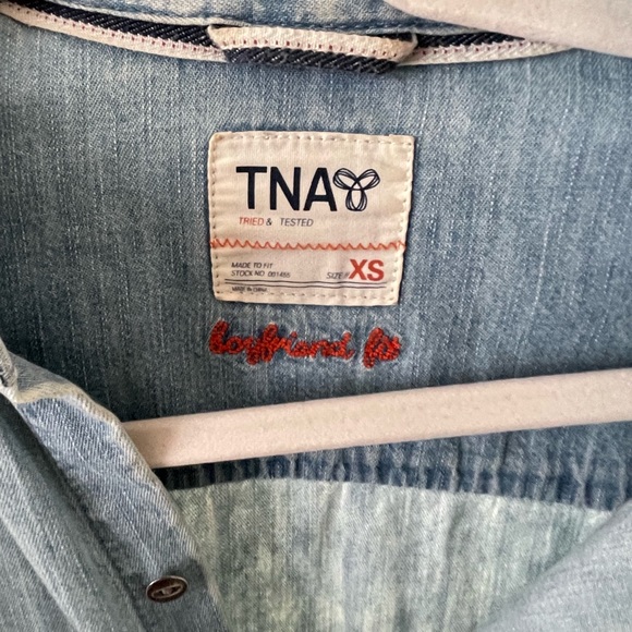 TNA denim top, size xs bought at Aritzia - Picture 2 of 2